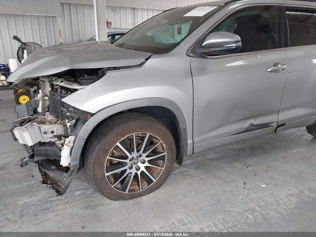 2017 TOYOTA HIGHLANDER SE 6