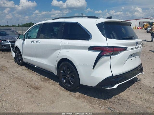 2021 TOYOTA SIENNA XSE 3