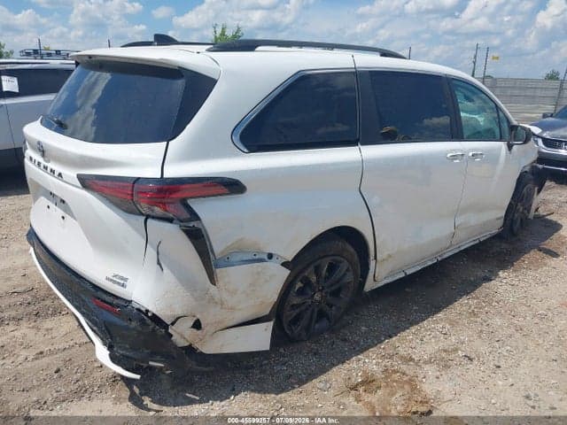 2021 TOYOTA SIENNA XSE 4