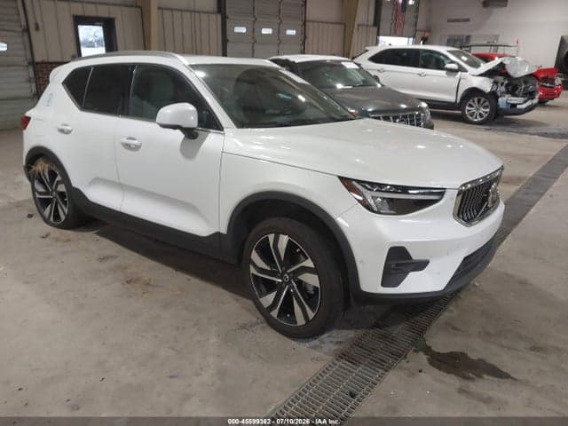 2023 VOLVO XC40 B5 PLUS BRIGHT THEME 1