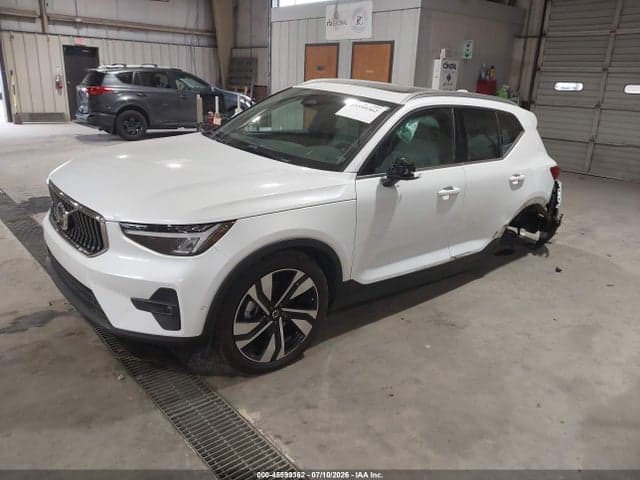 2023 VOLVO XC40 B5 PLUS BRIGHT THEME 2