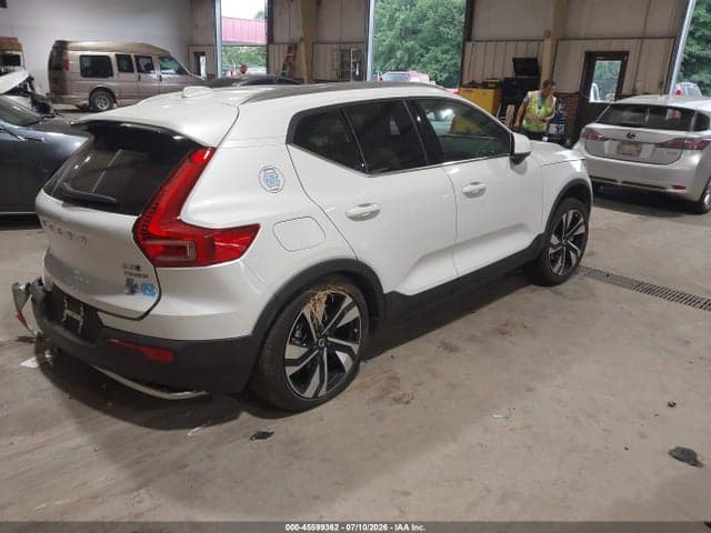 2023 VOLVO XC40 B5 PLUS BRIGHT THEME 4