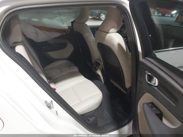 2023 VOLVO XC40 B5 PLUS BRIGHT THEME 8