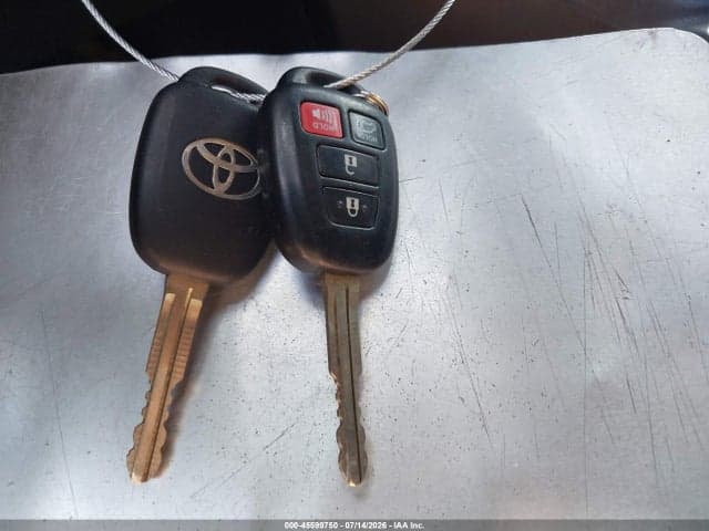 2017 TOYOTA RAV4 XLE 11