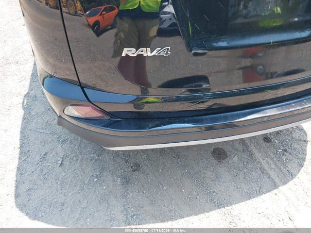 2017 TOYOTA RAV4 XLE 6