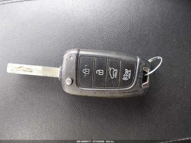 2019 HYUNDAI SANTA FE SE 11