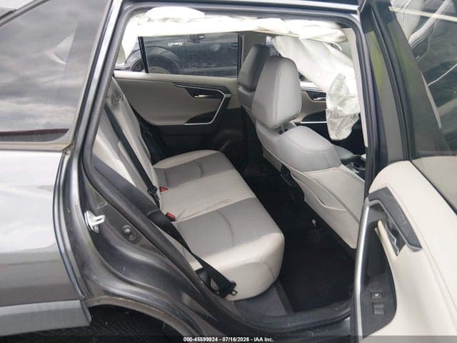 2020 TOYOTA RAV4 LIMITED 8