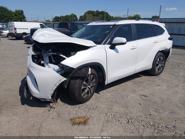 2024 TOYOTA HIGHLANDER XLE 2
