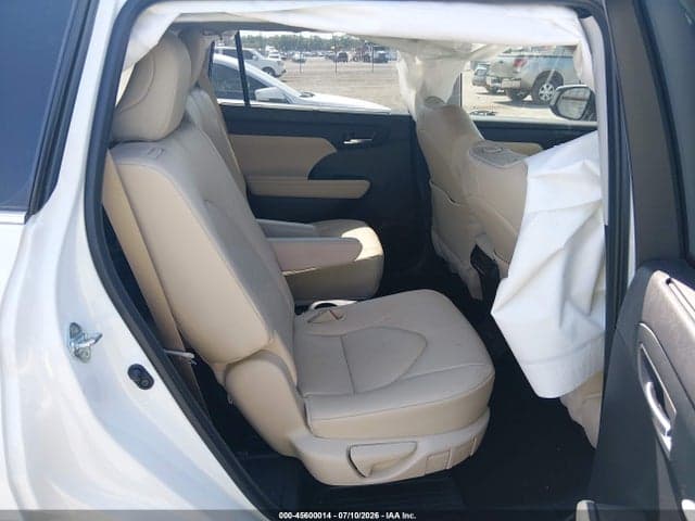 2024 TOYOTA HIGHLANDER XLE 8