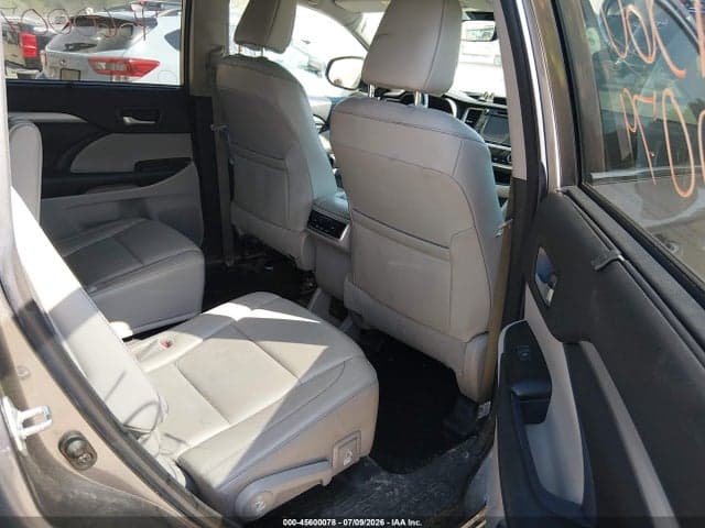 2018 TOYOTA HIGHLANDER XLE 8