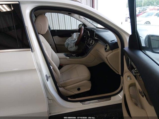 2019 MERCEDES-BENZ GLC 300 5