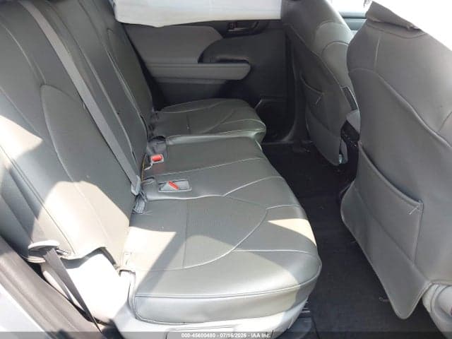 2023 TOYOTA HIGHLANDER HYBRID LE 8