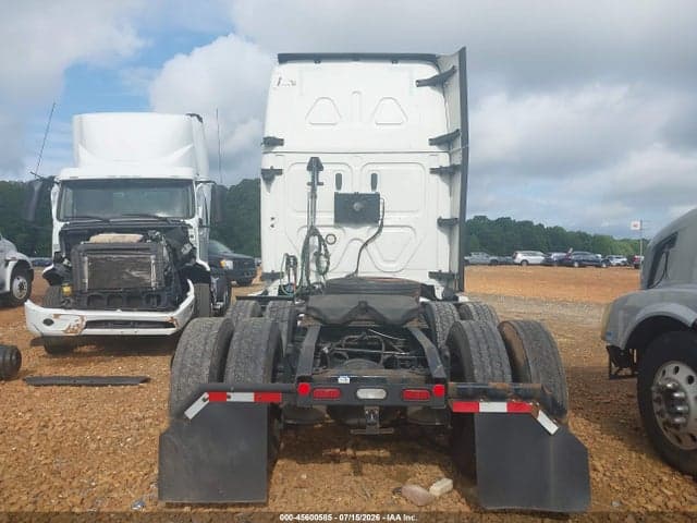 2022 FREIGHTLINER NEW CASCADIA 126 8