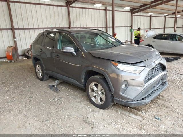 2021 TOYOTA RAV4 XLE 1