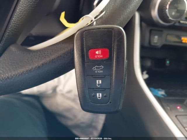 2021 TOYOTA RAV4 XLE 11