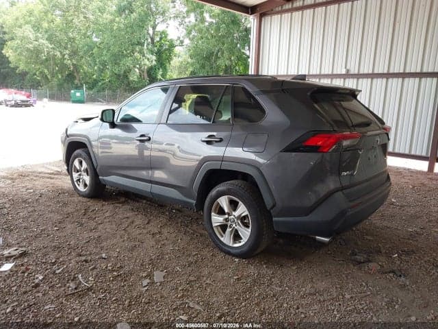 2021 TOYOTA RAV4 XLE 3
