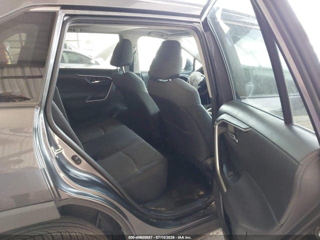 2021 TOYOTA RAV4 XLE 8