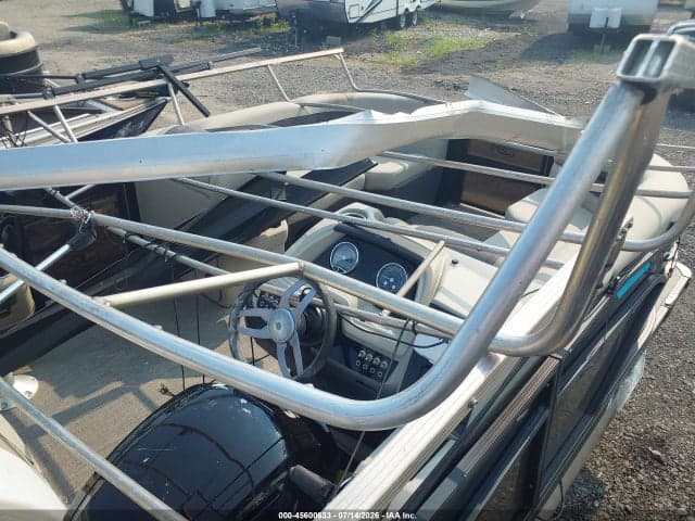 2023 BARLETTA PONTOON 8