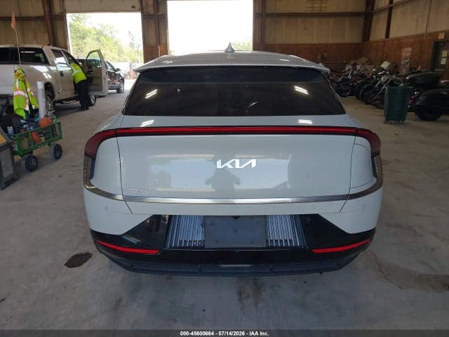 2022 KIA EV6 WIND 17