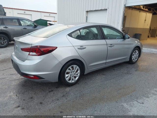 2020 HYUNDAI ELANTRA SE 4