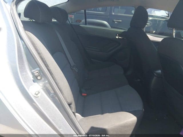 2017 KIA FORTE S 8
