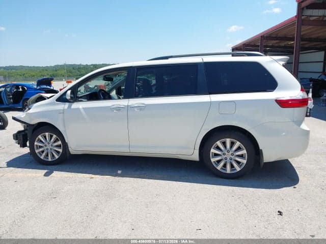 2017 TOYOTA SIENNA XLE 7 PASSENGER 14