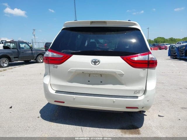 2017 TOYOTA SIENNA XLE 7 PASSENGER 16