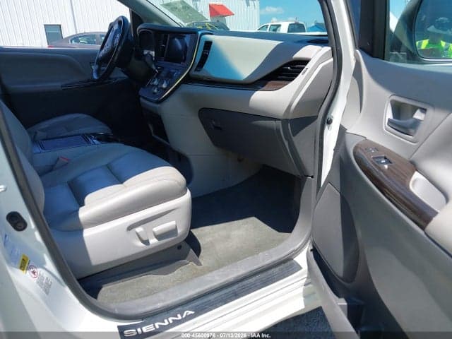 2017 TOYOTA SIENNA XLE 7 PASSENGER 5