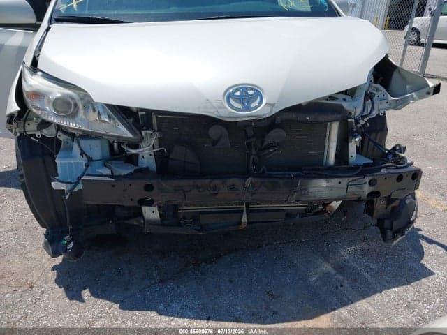 2017 TOYOTA SIENNA XLE 7 PASSENGER 6
