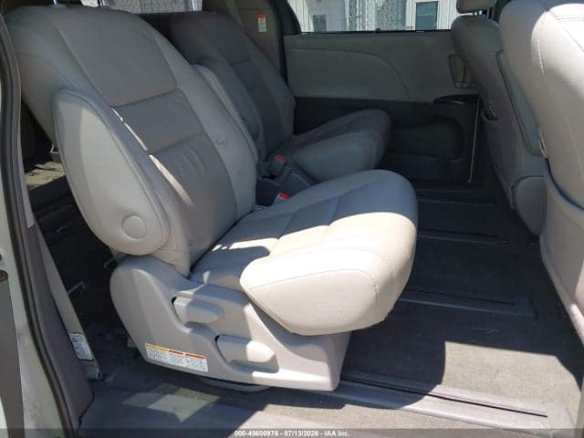 2017 TOYOTA SIENNA XLE 7 PASSENGER 8