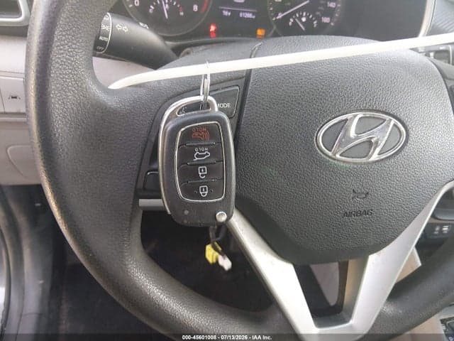 2020 HYUNDAI TUCSON SE 11