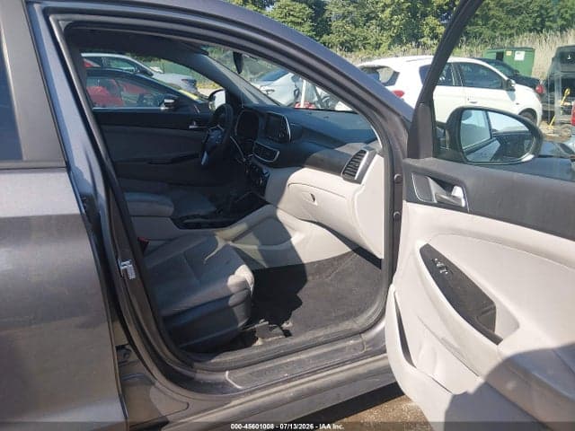 2020 HYUNDAI TUCSON SE 5
