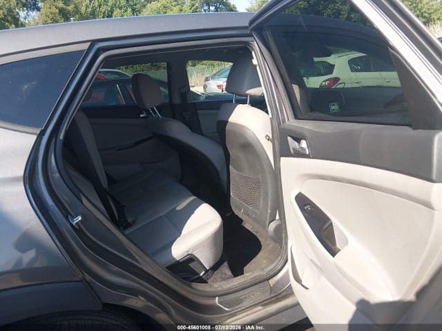 2020 HYUNDAI TUCSON SE 8