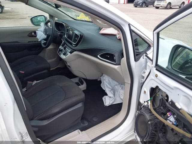 2023 CHRYSLER VOYAGER LX 5