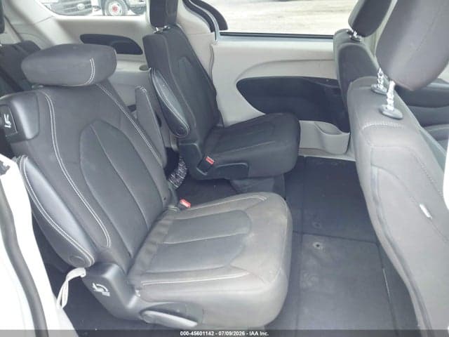 2023 CHRYSLER VOYAGER LX 8