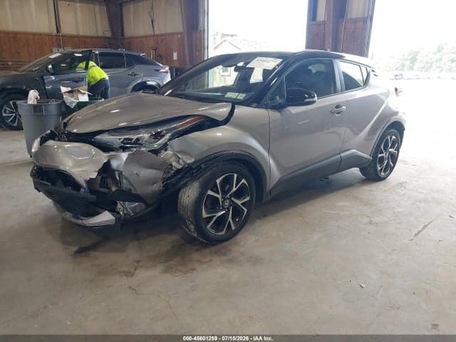 2020 TOYOTA C-HR XLE 2