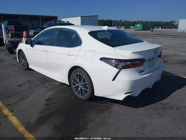 2021 TOYOTA CAMRY SE 3