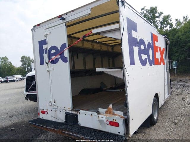 2017 GMC SAVANA CUTAWAY WORK VAN 4