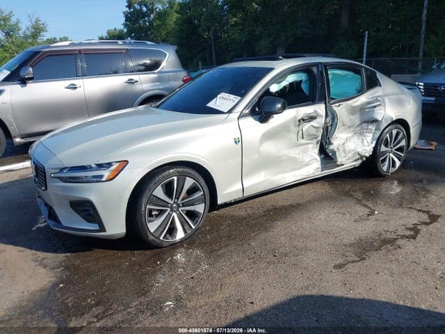 2022 VOLVO S60 B5 MOMENTUM 2
