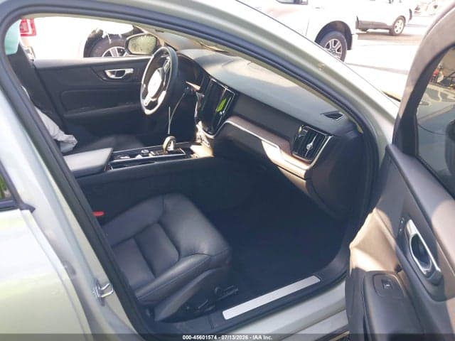 2022 VOLVO S60 B5 MOMENTUM 5
