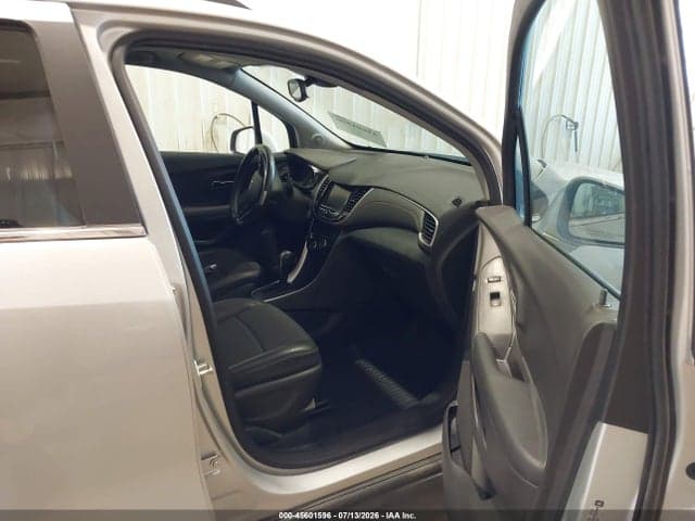 2020 CHEVROLET TRAX AWD LT 5
