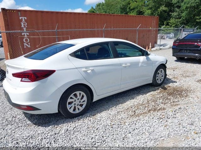 2019 HYUNDAI ELANTRA SE 4