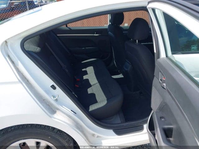 2019 HYUNDAI ELANTRA SE 8