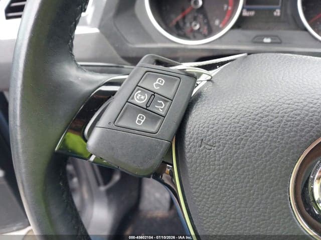 2018 VOLKSWAGEN TIGUAN 2.0T SE/2.0T SEL 11
