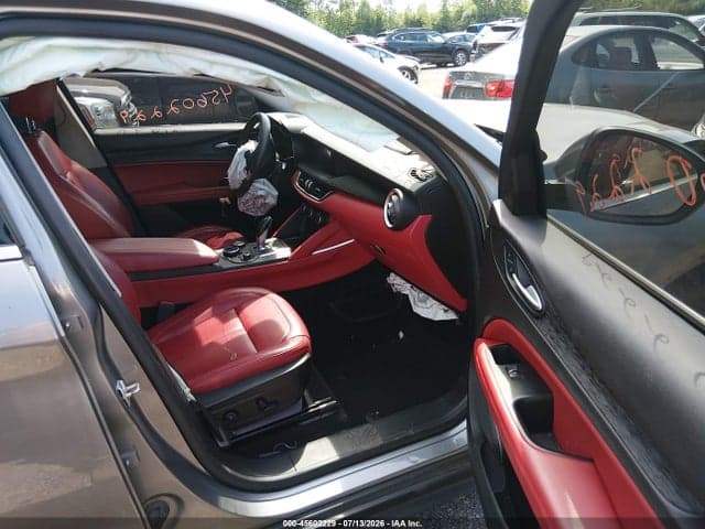 2019 ALFA ROMEO STELVIO AWD 6