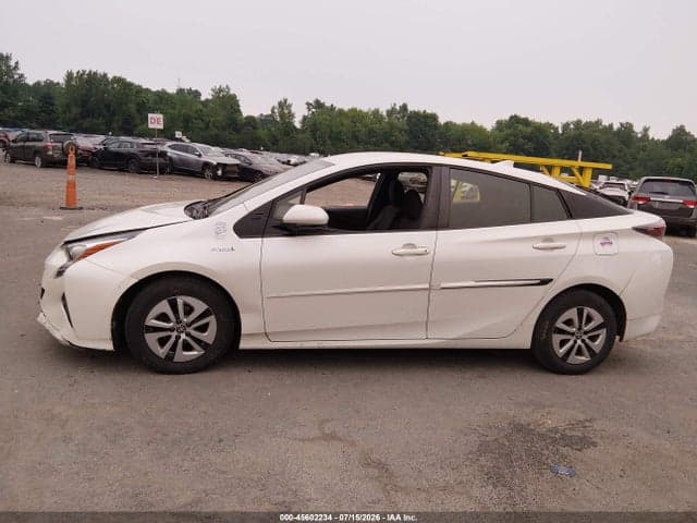2017 TOYOTA PRIUS THREE 14