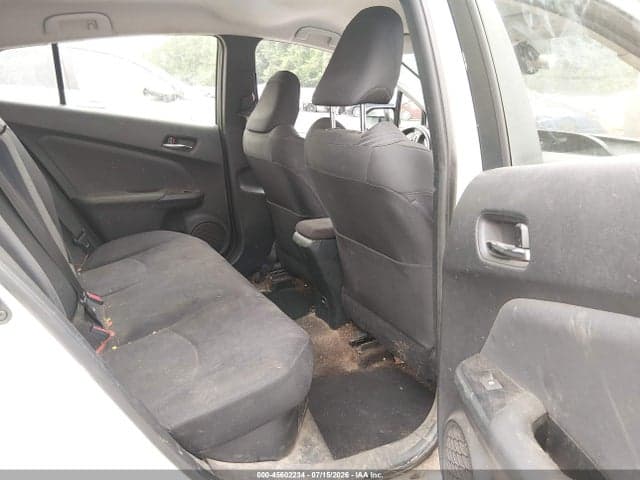 2017 TOYOTA PRIUS THREE 8
