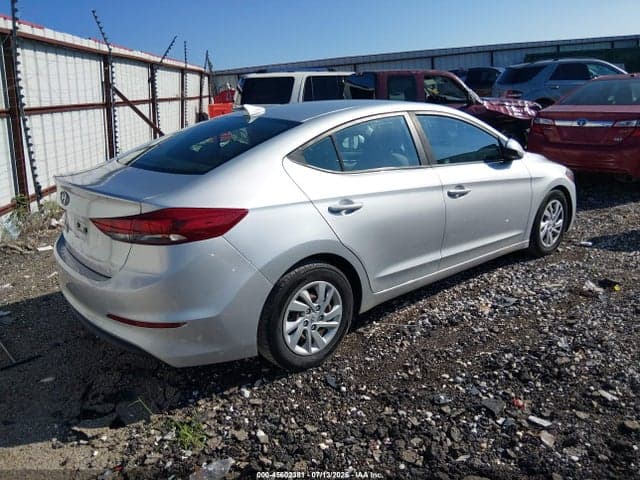 2018 HYUNDAI ELANTRA SE 4