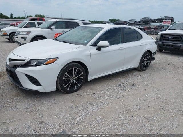 2020 TOYOTA CAMRY SE 2