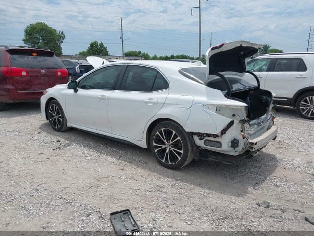 2020 TOYOTA CAMRY SE 3